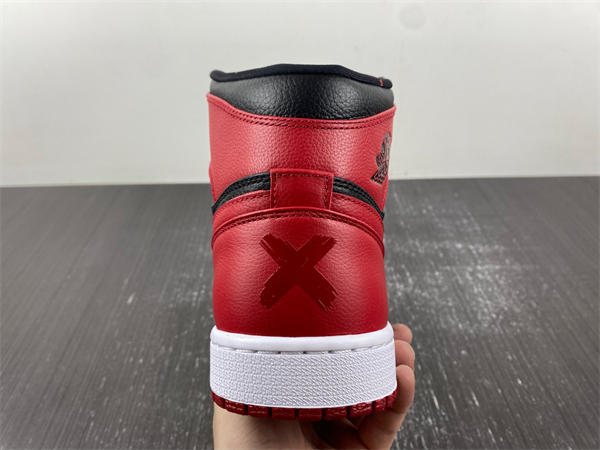 Jordan1 Retro Banned 432001-001