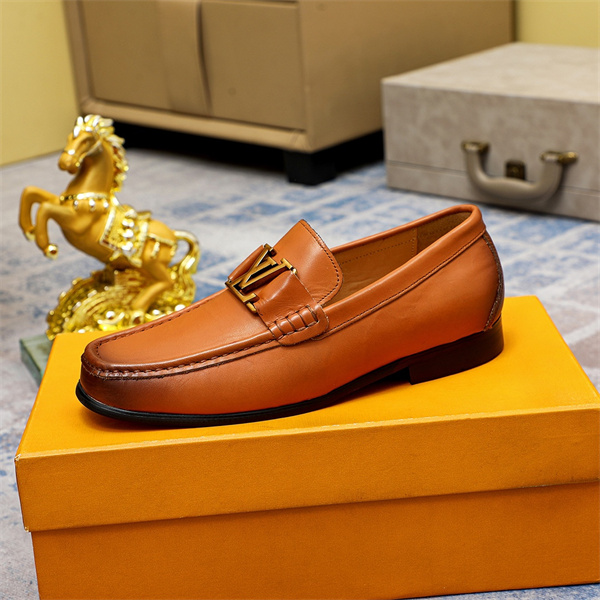 Lv Loafer 015