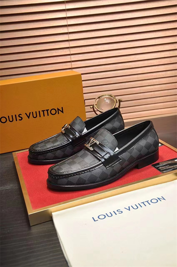 Lv Loafer 061
