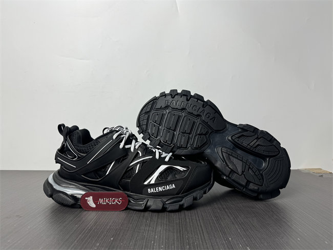 BLCG TRACK SNEAKER 542023 W1GB1 2045 with LED